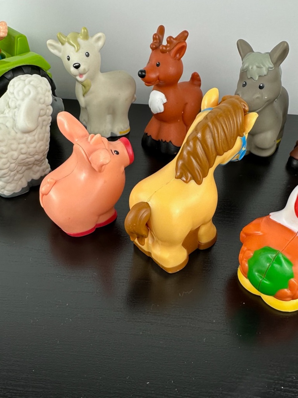 Fisher Price Little People Harvester Tractor, Farmer & 10 Farm Animal Figurines - Picture 7 of 8